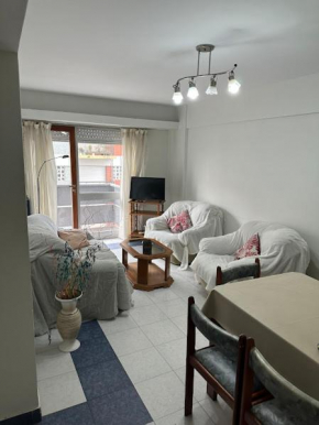 Amplio departamento con balcón en una zona estratégica
